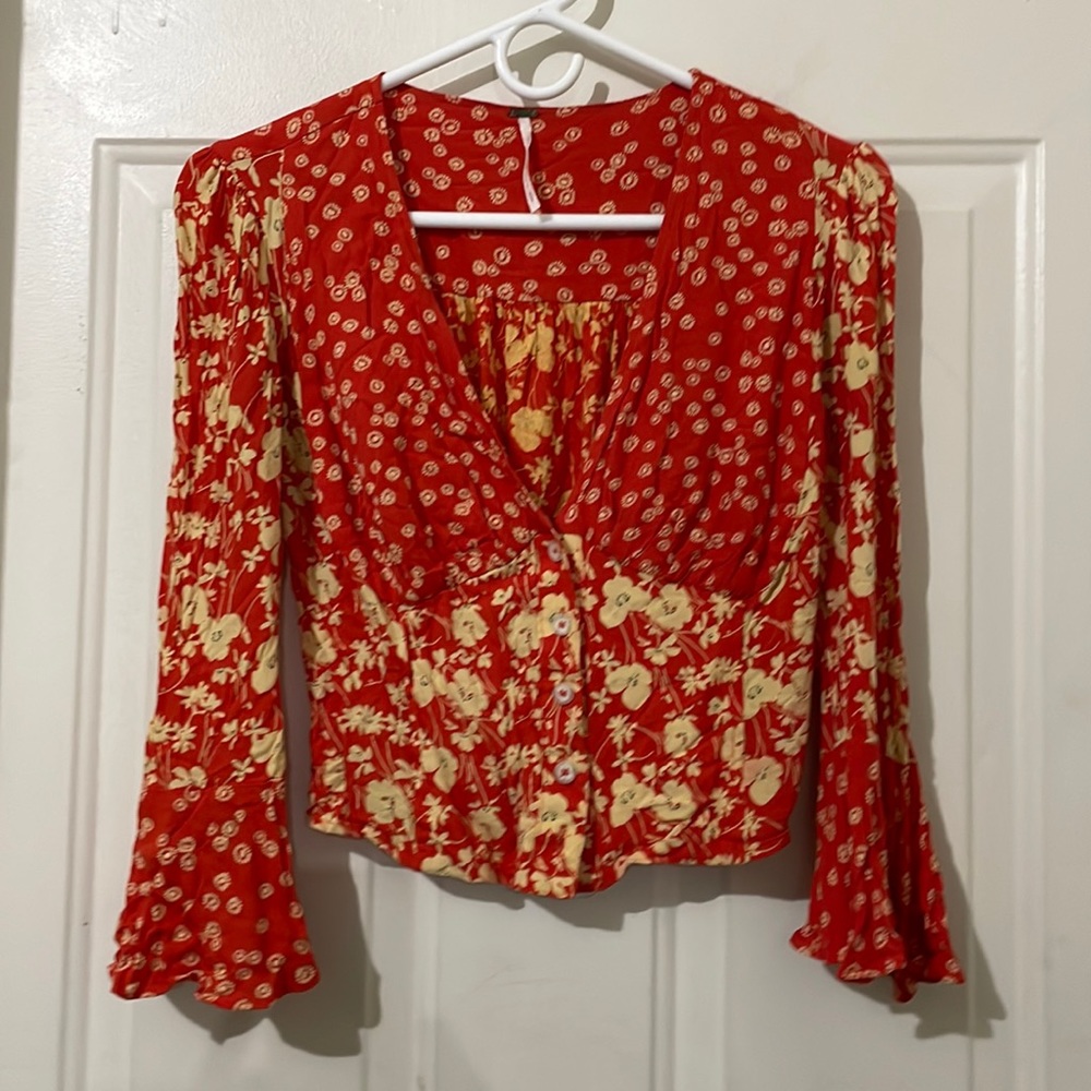 Sweet Free People cropped blouse, mid sleeves, size S.